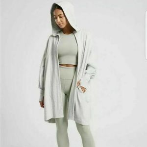 Athleta Mantra Wrap, Light Grey Heather Size L